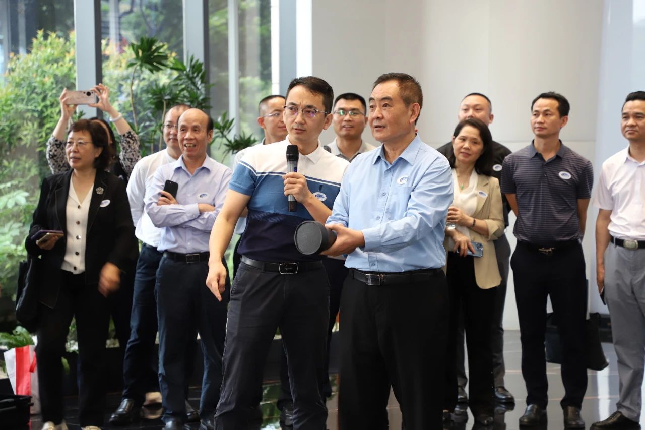 cf7db27bef0e42bd4d2eb571e350fa69